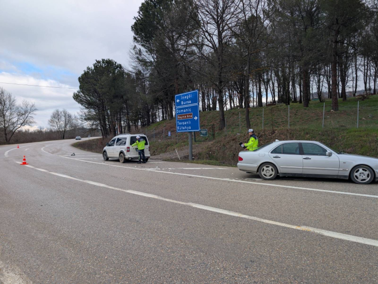 Bursa İnegöl’de kontrolden çıkan araçlar: 2 kişi yaralandı!-Bursa Hayat-2