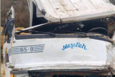 Bursa’da kamyon refüje çıktı: Sürücü yaralandı!