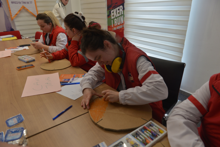 Bursa’da kadın işçiler iş ve ev eşitsizliklerini atölyelerde tartıştı-Bursa Hayat-3