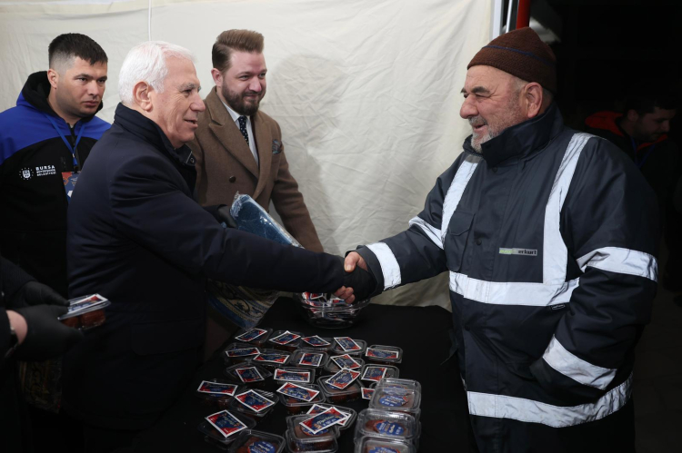 Bursa Büyükşehir, Karacabey’de kardeşlik sofrasını kurdu-Bursa Hayat-8