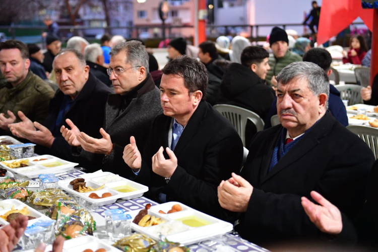 Osmangazi Belediyesi mahalle iftarında vatandaşlarla buluştu-Bursa Hayat-3