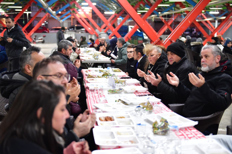 Osmangazi’de gönül sofrası Soğanlı Mahallesi’nde kuruldu-Bursa Hayat-3