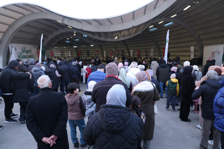 Başkan Aydın Ramazan’ın bereketini Osmangazililerle paylaşıyor - Bursa Hayat Gazetesi-3