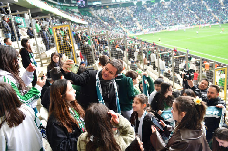 Bursaspor maçı miniklerle renklendi: Osmangazi Belediyesi’nden unutulmaz gün - Bursa Hayat Gazetesi-3