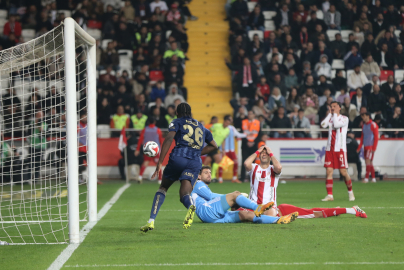 Fenerbahçe’den zirve yarışında kritik puan kaybı!