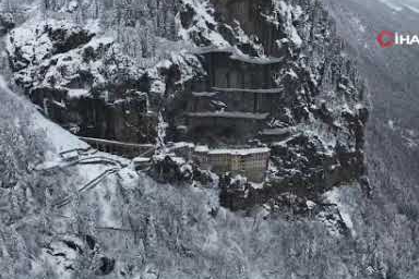 Sümela Manastırı kar altında büyüleyici kış manzarası sunuyor