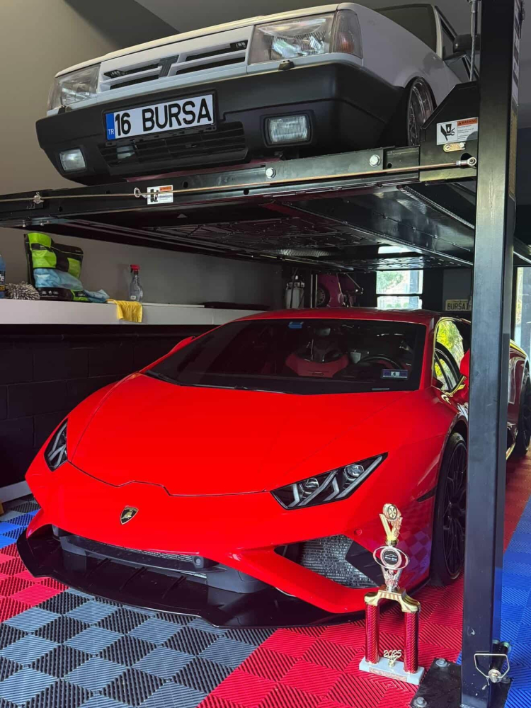 Bursa plakalı Tofaş, Times Meydanı’nda ilgi odağı oldu!-Bursa Hayat-4