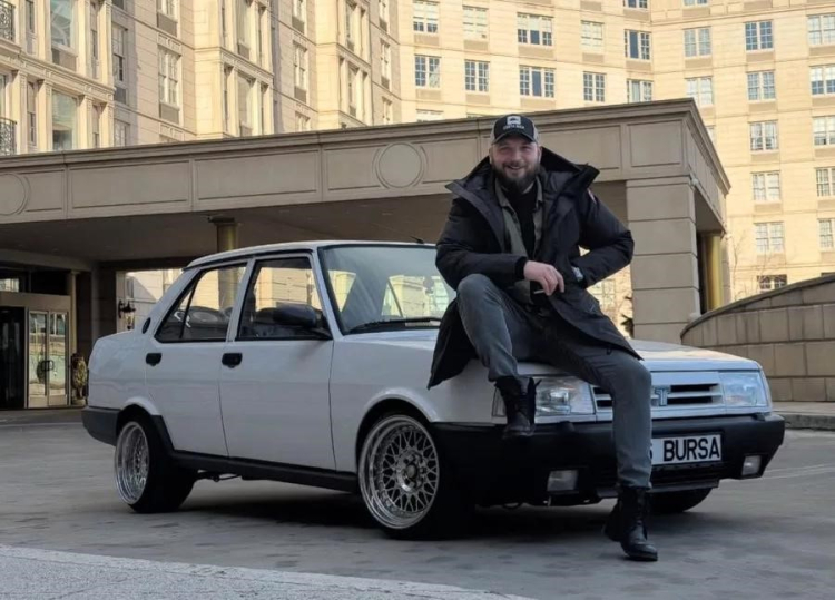 Bursa plakalı Tofaş, Times Meydanı’nda ilgi odağı oldu!-Bursa Hayat-3