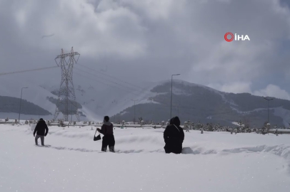 Erzurum’da kar hayatı felç etti!