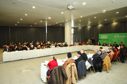 Akademisyen ve yöneticiler Bursa’nın kent anayasası için aynı masada
