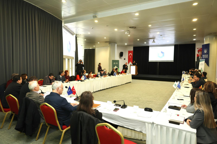 Akademisyen ve yöneticiler Bursa’nın kent anayasası için aynı masada - Bursa Hayat Gazetesi-3