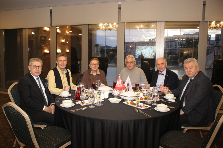 Bursa’da BUMİAD üyeleri Ramazan iftarında bir araya geldi - Bursa Hayat Gazetesi-2