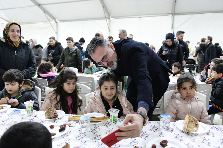 Bursa Kestel’de Ramazan sevinci minik kalplerle buluştu - Bursa Hayat Gazetesi-4