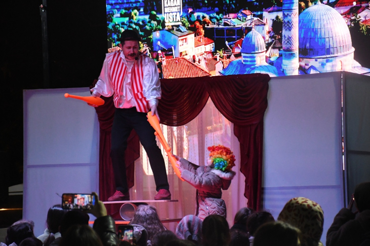 İznik’te Ramazan coşkusu: Minikler meydanı şenlendirdi!-Bursa Hayat-2