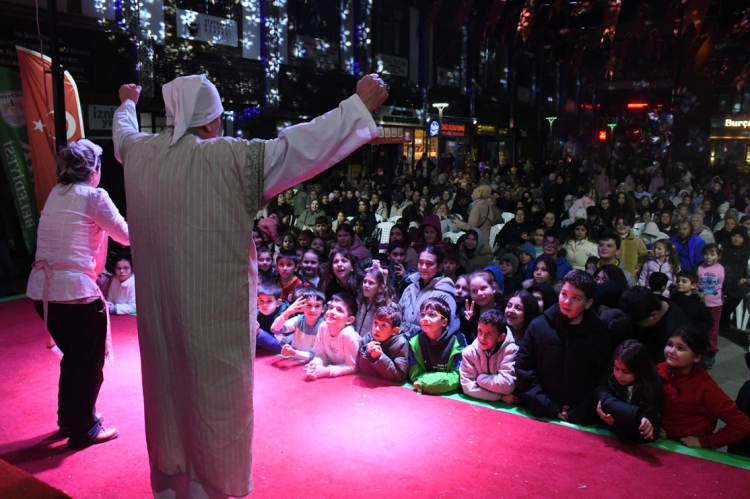 İznik’te Ramazan coşkusu: Minikler meydanı şenlendirdi!-Bursa Hayat-3