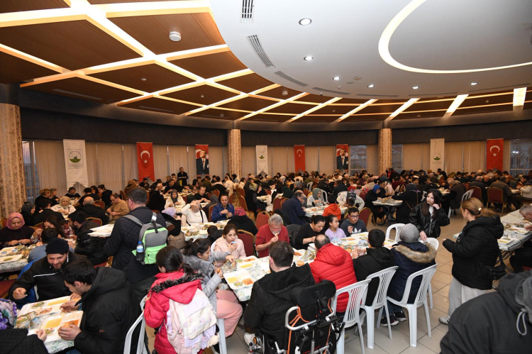 Osmangazi Belediyesi, Demirtaş Mahallesi’nde iftar sofrası kurdu -Bursa Hayat-3