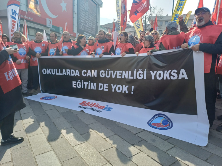 Bursa’da eğitimciler şiddete karşı sokakta! -Bursa Hayat-4