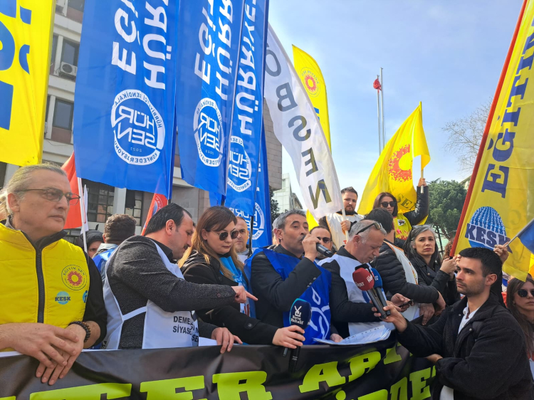 Bursa’da eğitimciler şiddete karşı sokakta! -Bursa Hayat-6