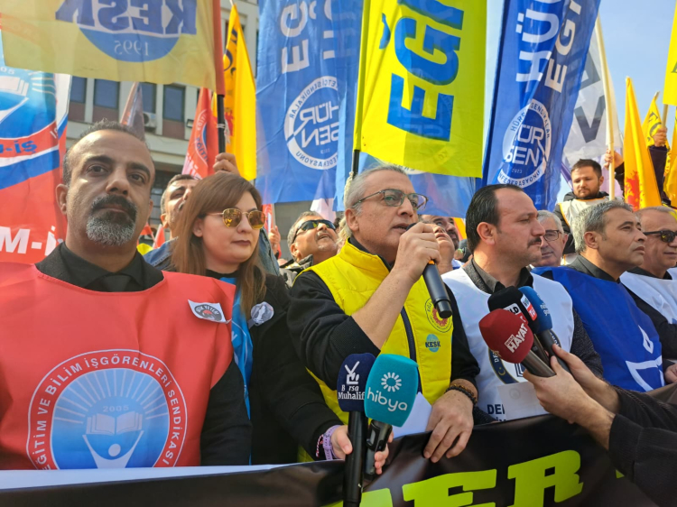 Bursa’da eğitimciler şiddete karşı sokakta! -Bursa Hayat-5