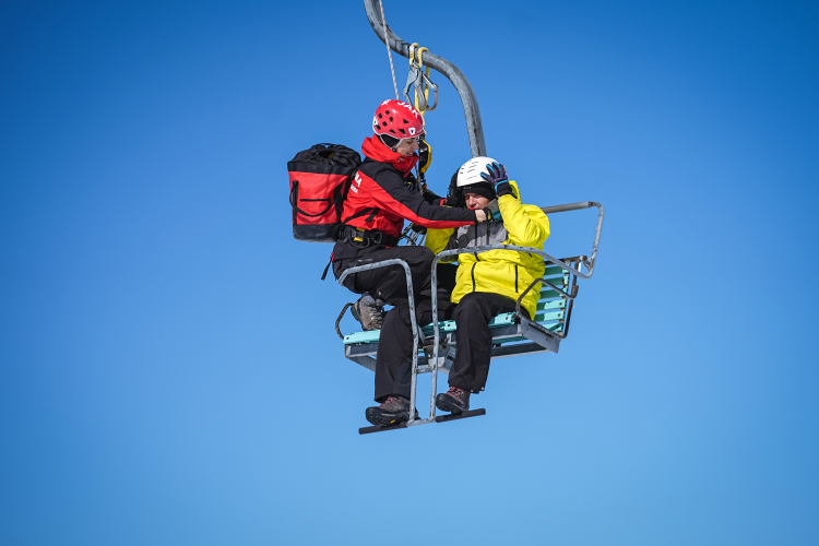 Uludağ’ın tek kadın JAK personeli hayat kurtarıyor!-Bursa Hayat-6