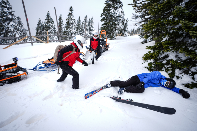 Uludağ’ın tek kadın JAK personeli hayat kurtarıyor!-Bursa Hayat-2