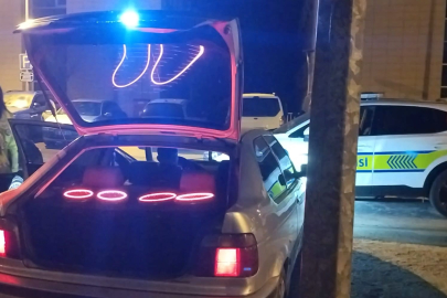 Bursa’da yüksek sesli müzik cezası: Babası çekiciye engel olmak istedi!