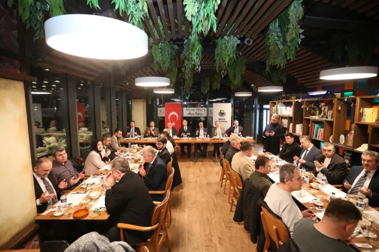 İnegöl'de mahalle muhtarları ve protokol aynı iftar sofrasında buluştu - Bursa Hayat Gazetesi-2
