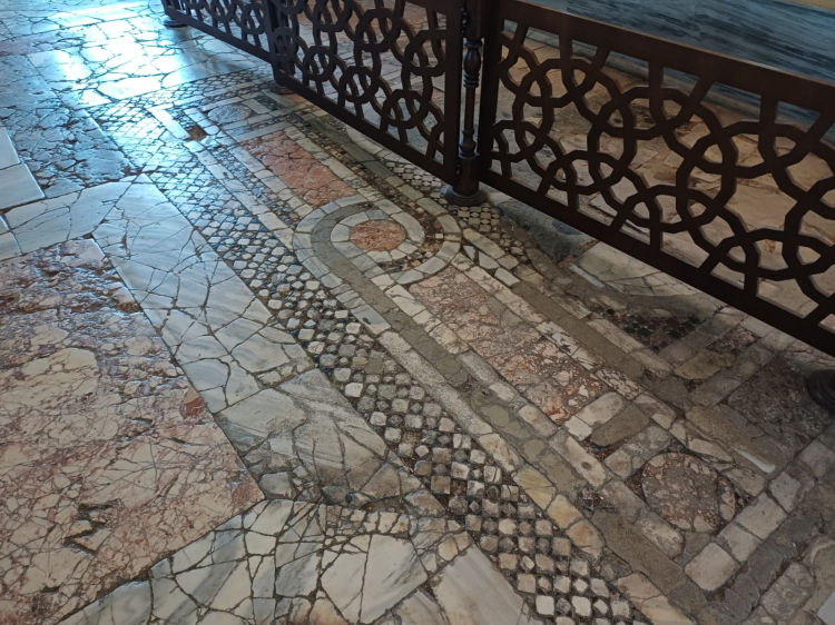 Bursa'nın simgesi tarihi türbelerdeki zemin sorunu dikkat çekiyor - Bursa Hayat Gazetesi-2