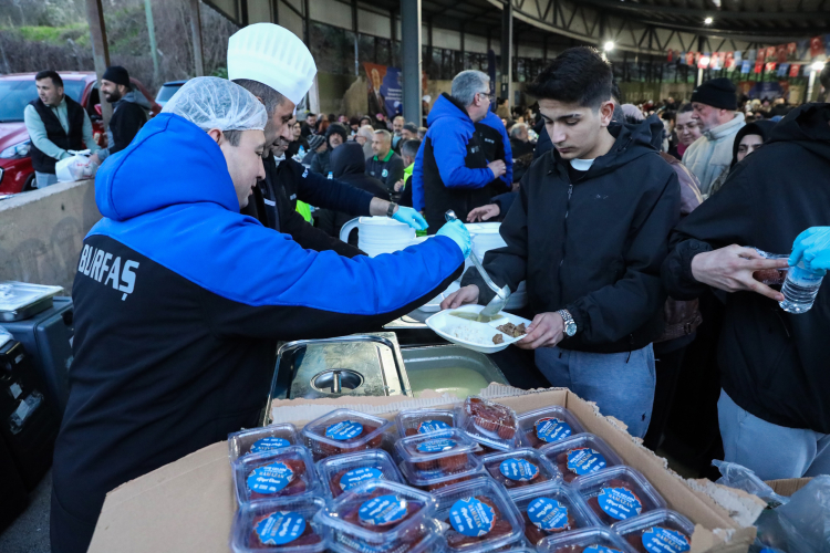 Bursa Büyükşehir’den Yıldırım’da binlerce kişilik iftar buluşması!-Bursa Hayat-3