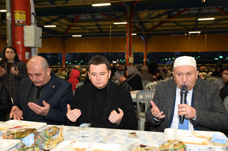 Başkan Erkan Aydın Hamitler’de mahalle iftarına katıldı - Bursa Hayat Gazetesi-2