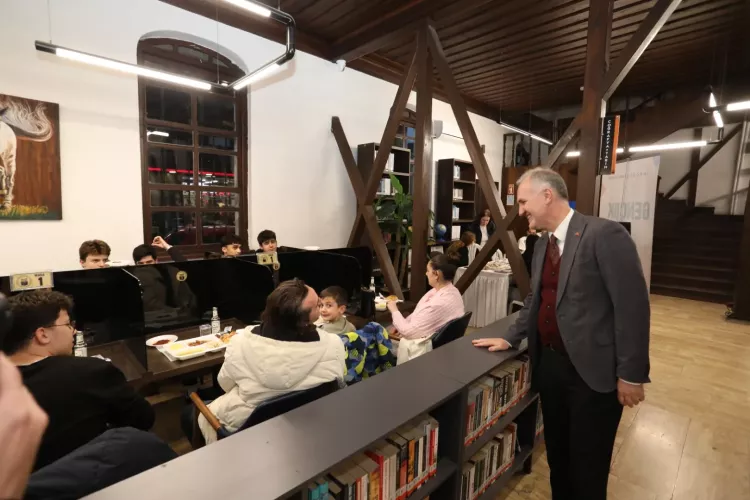 Başkan Taban Nöbetçi Kitaphane öğrencileriyle iftarda buluştu - Bursa Hayat Gazetesi-3