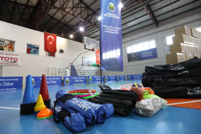 Gençlere sporla yatırım: İnegöl okullarına 700 bin TL’lik destek!