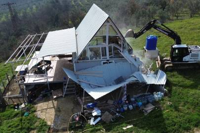 Uyarılara rağmen kaldırılmadı! İznik'te izinsiz yapılan 'tiny house'lar yıkıldı