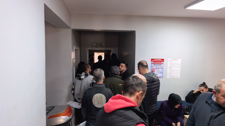 Bursa APP plaka yoğunluğu! Sürücüler sıraya girdi -Bursa Hayat-2