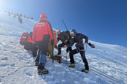 Uludağ Küçük Zirve’de mahsur kalan 2 kadın ekiplerce kurtarıldı