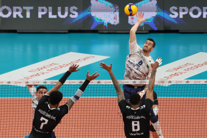 Bursa’da zorlu karşılaşma: Büyükşehir Belediyespor play-off’u garantiledi