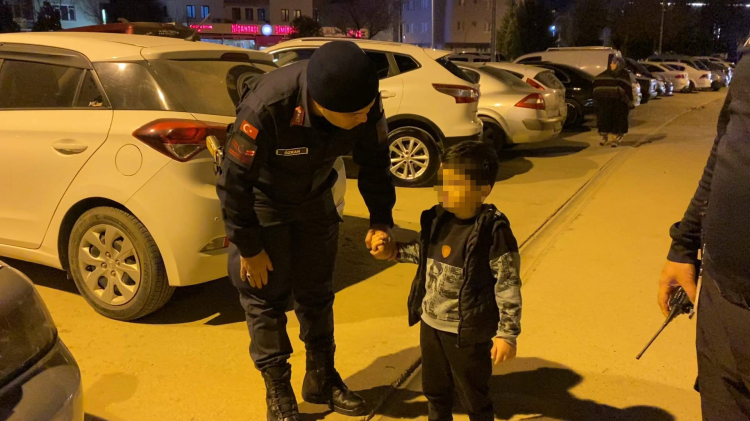 Bursa’da hastaneden kaybolan çocuk 1 kilometre uzaklıkta bulundu!-Bursa Hayat-2