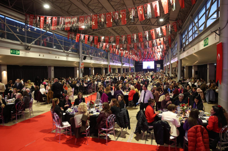 Bozbey çifti iftar sofrasında kadınlarla bir araya geldi - Bursa Hayat Gazetesi-2