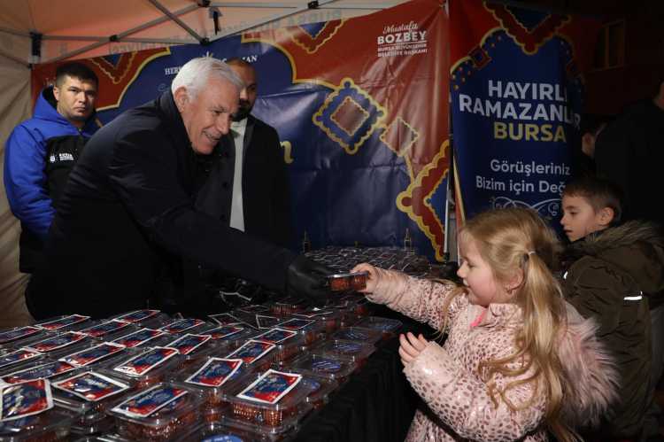 Bozbey çifti iftar sofrasında kadınlarla bir araya geldi - Bursa Hayat Gazetesi-4