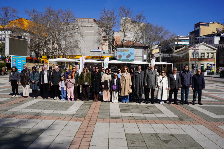 Bursa Orhangazi Cumhuriyet Meydanı’nda 8 Mart coşkusu yaşandı - Bursa Hayat Gazetesi-2