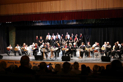 Gemlik’te türkü dolu gece: Kadın emekçiler sanatla selamlandı