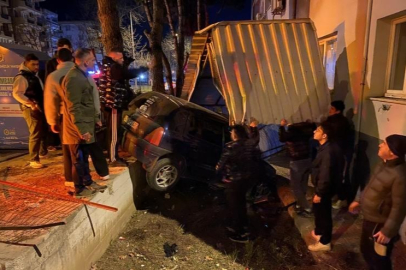Bursa'da feci kaza ucuz atlatıldı! Otomobil bahçede durabildi
