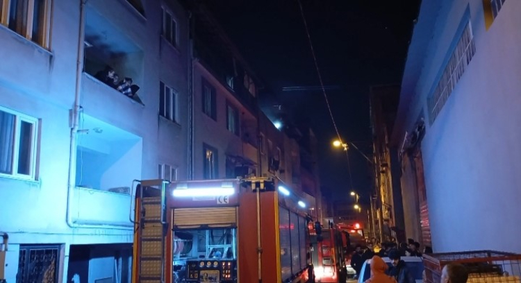 Bursa’da apartmanda yangın paniği! Bursa Hayat-3