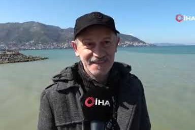Ordu'da eriyen kar suları denizin rengini değiştirdi