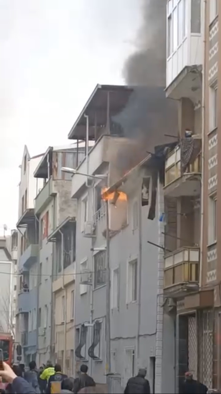Bursa’da çatı katı yangını korkuttu!-Bursa Hayat-2
