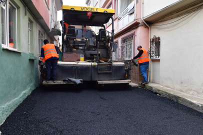 Bursa Osmangazi’de Kına Sokak sıcak asfaltla yenilendi