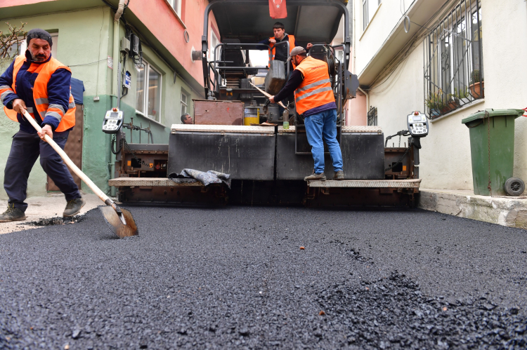 Bursa Osmangazi’de Kına Sokak sıcak asfaltla yenilendi - Bursa Hayat Gazete-2