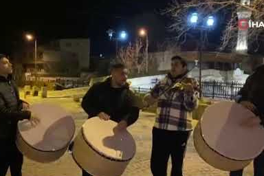 Çanakkale Bayramiç’te asırlık gelenek! Sahura şarkı ve türkülerle kalkıyorlar