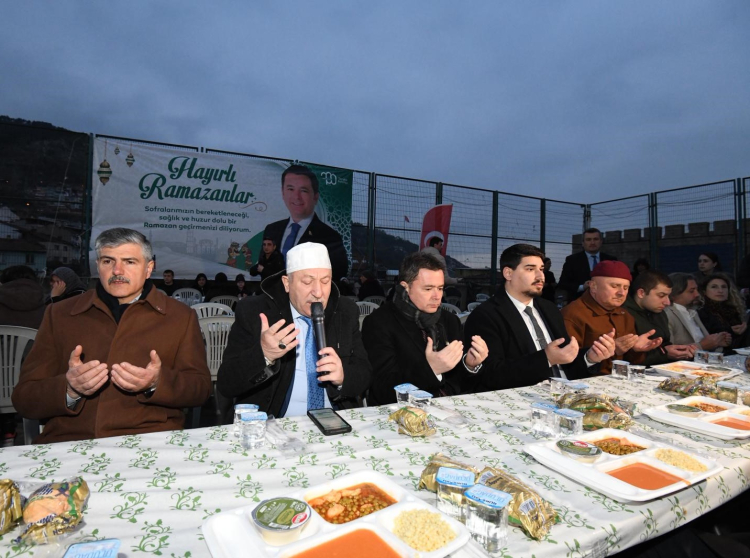 Osmangazi Belediyesi'nin Ramazan sofrası Alacahırka'da kuruldu - Bursa Hayat Gazetesi-4