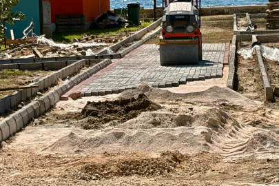 Gemlik'te asfalt ve parke çalışmaları sürüyor